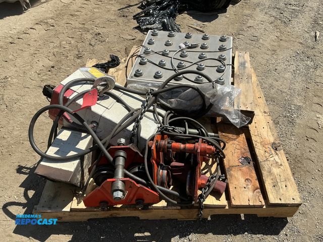 Lot 2-76816 - Fairbanks Scales model #22562 and a Durf-Norton Lift