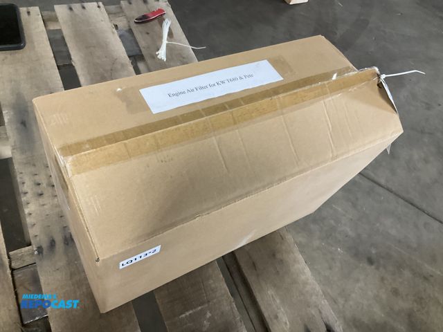 Lot 2-11938 - New engine air filter for a Kenworth T680 and Peterbilt semis