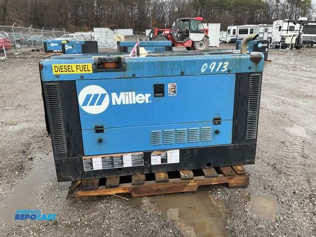 Lot 2-23905 - Miller Big Blue 450 Duo CST Portable Diesel Powered Multi-Operator Welder Generator