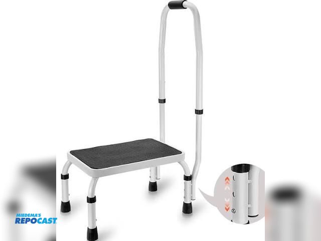 Lot 2-95099 - VEVOR step stool model WK2071B
