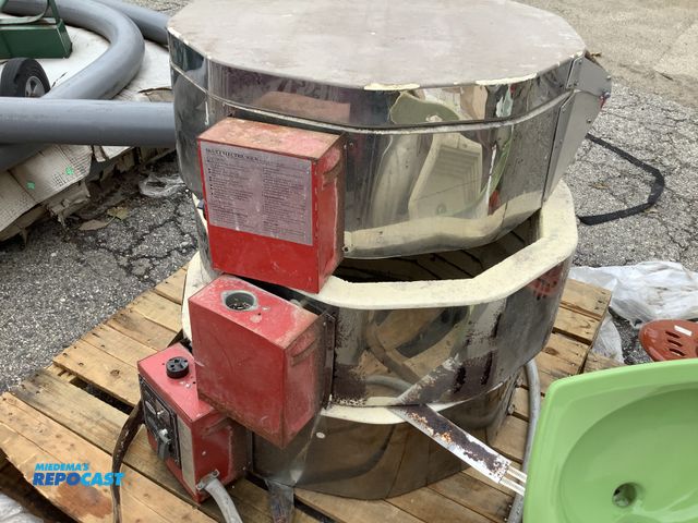 Lot 2-33764 - Skirt electric kiln multi-ring ceramic kiln model 1027-208