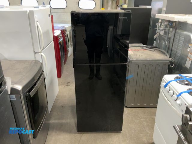 Lot 2-92001 - Furrion FCR11DCGTA-BG-RHH Refrigerator/Freezer