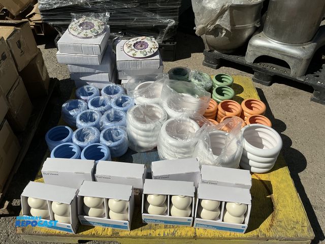 Lot 2-76822 - (13) Hummingbird Clocks, (30) Ceramic Bowls, (16) Room Essentials Bud Vases
