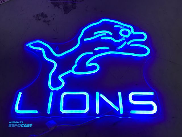Lot 2-79948 - Detroit Lions NFL neon light