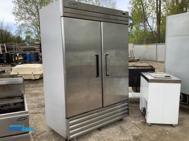 Lot 2-35635 - 2 door economy freezer EF2A-FS