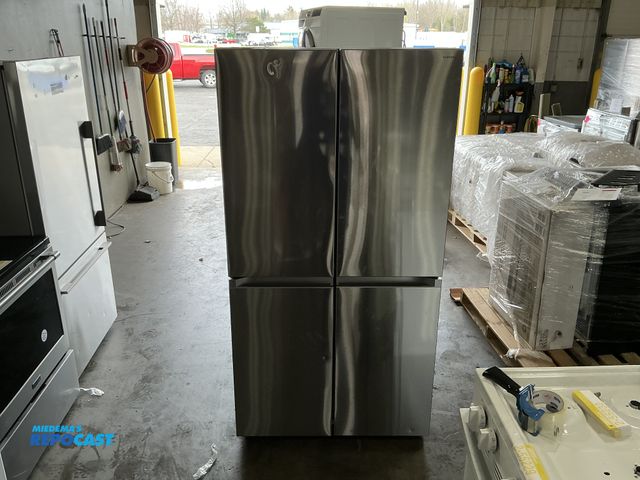 Lot 2-55232 - Scratch & Dent Samsung RF23B7671SR Counter Depth 4-Door French Door Refrigerator