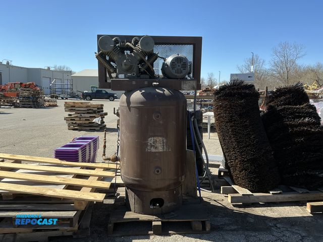 Lot 2-15840 - Industrial air compressor, set up for 480 volt 3 phase, fully rebuilt and gone through 3 years ago, ...