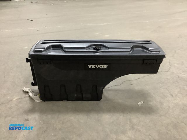 Lot 2-27596 - Vevor truck bed storage box designed to fit over wheel well