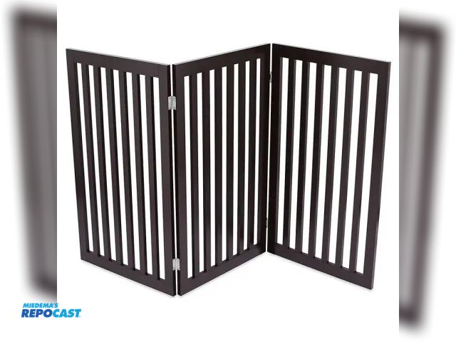 Lot 2-99019 - 10934 3-Panel Traditional Espresso Dog Gate with Metal Crate