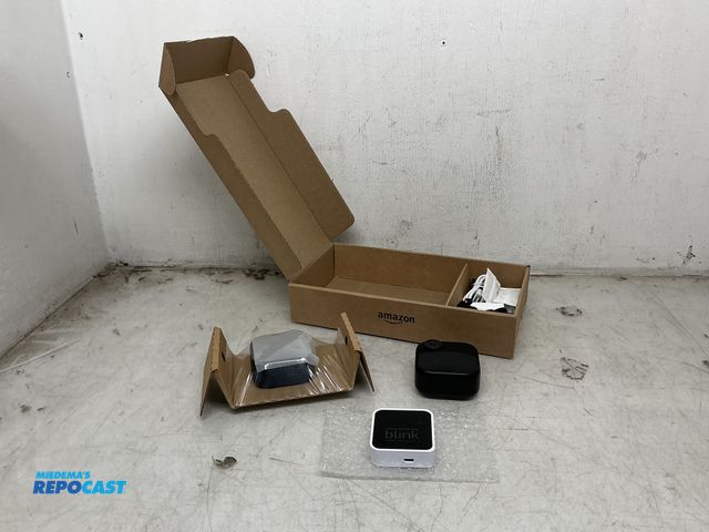 Lot 2-93806 - Blink outdoor 4-2 camera system model#BSM00401U 5V