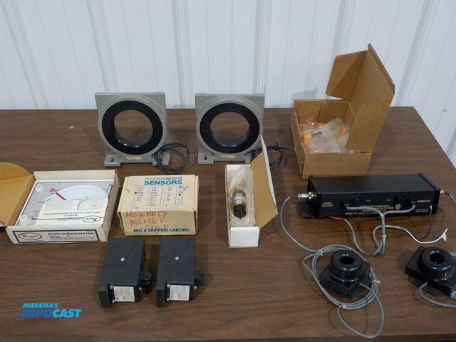 Lot 2-33888 - Lot of Industrial Items, Dwyer Mark 2 Manometer, (2) One Way Motion Sensors, PSI Gauge, Hand-Thumb M...