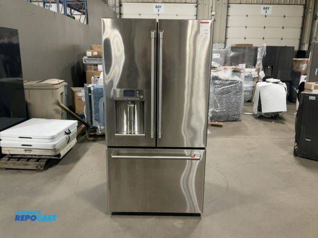 Lot 2-55201 - Scratch & Dent Cafe CFE28TP2MJS1 Refrigerator