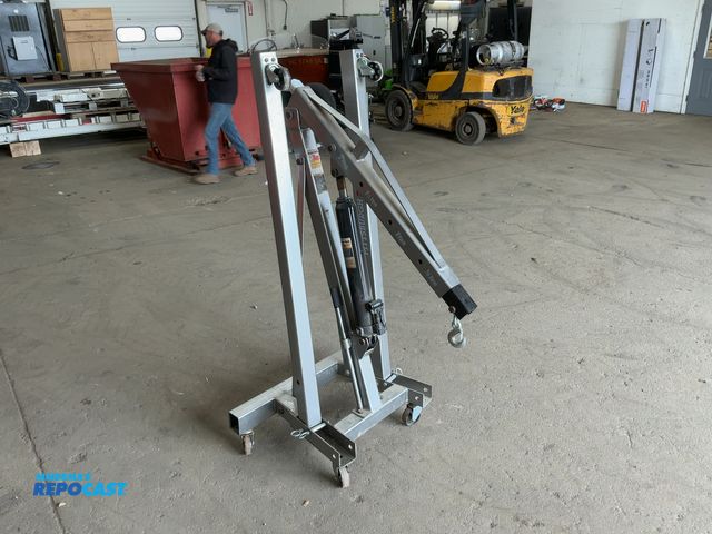 Lot 2-43283 - Pittsburgh 2 Ton Folding Engine Crane, on casters, Works