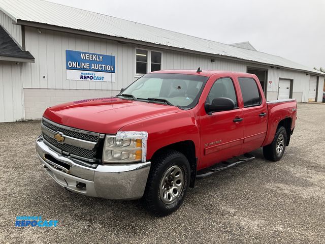 Lot 2-61265 - 2013 Chevrolet Silverado LS Crew Cab Standard Box Pickup Truck 4x4