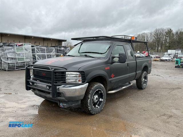 Lot 2-30032 - 2002 Ford F250 SD Extended Cab Standard Box Pickup Truck 4x4
