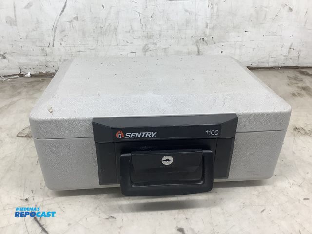 Lot 2-95199 - 1 Sentry 1100 portable, UL-classified fire-resistant chest