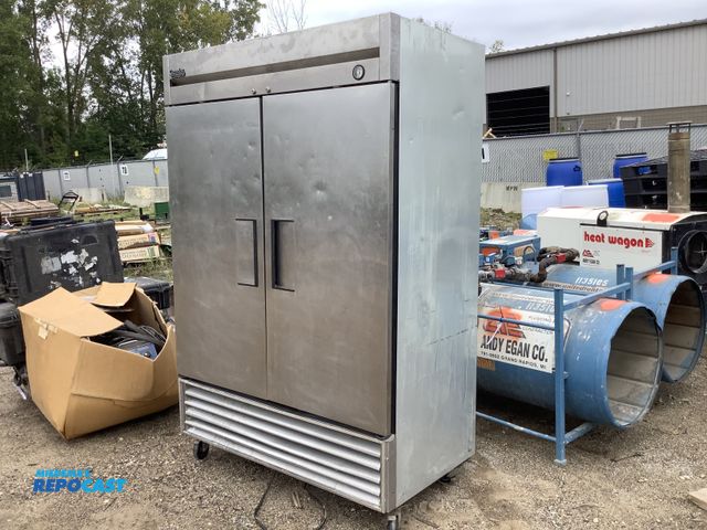 Lot 2-33661 - Commercial freezer