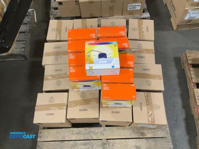 Lot 2-99680 - pallet of Sylvania 20 ct 5/6" Quad LED Recessed Kit 13W