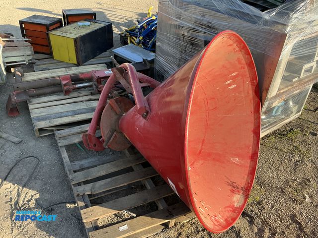 Lot 2-69008 - Bolt On king Kutter fertilizer 3 pt color: red