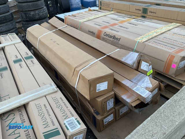Lot 2-27117 - Skid of 1-1/4” insulated autumn red panels and Board and Batten S7” vertical 10’ autumn red panels,