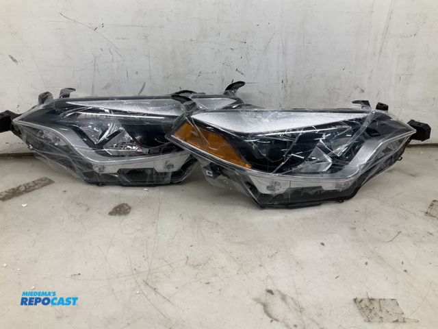 Lot 2-64309 - nissan ultima headlights
