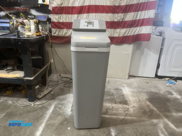 Lot 2-57015 - Whirlpool stand up water softener   store return