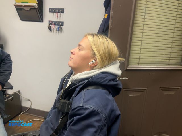 Lot 2-67 - John deere St235 Stand-On Riding Lawn Mower