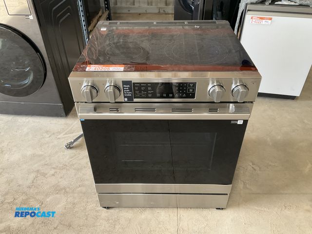 Lot 2-40205 - Scratch & Dent Samsung NSE80H63SRAA Smart Slide-In Electric Range with No Preheat Air Fry Max and Tr...