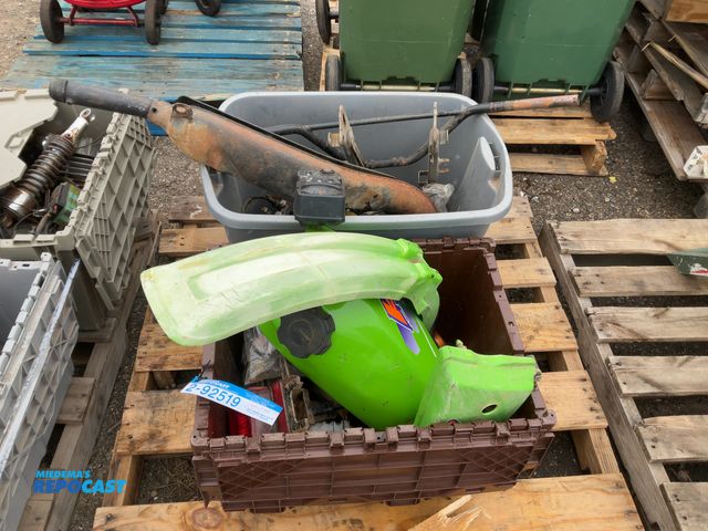 Lot 2-92519 - Kawasaki Pallet lot of miscellaneous motorcycle parts including; tank, lights, gas tank, body pieces...