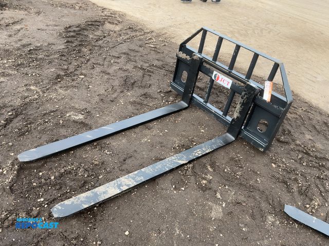 Lot 2-42365 - New JCT 60” Fork Skid Steer Attachment, Quick Attach Carriage with Two 60” Forks, Forks are 4” Wide