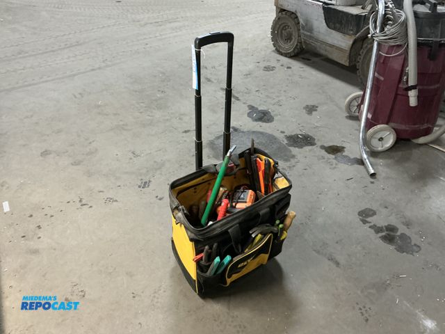 Lot 2-94723 - Large lot of assorted power and hand tools in a DeWalt rolling tool case