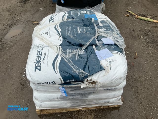 Lot 2-93976 - Skid lot of Ziegler Koi Grower 42-6 fish feed.