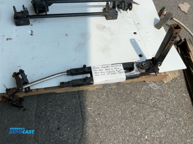 Lot 2-36494 - Road master Falcon 2 tow bar bent L arm, new arm C00172, new con PT 200-4