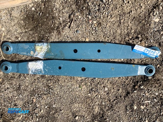 Lot 2-94942 - Ford 3-point hitch arms