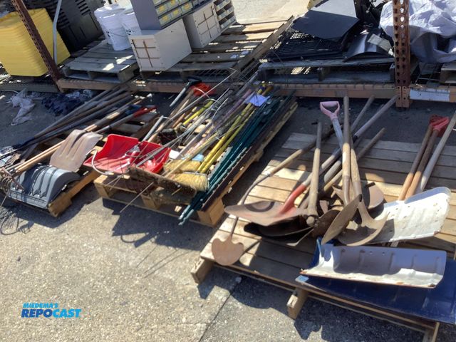 Lot 2-33097 - Miscellaneous yard tools Rakes, shovels and snow shovels, potato planter, potato forks, Fence posts,...