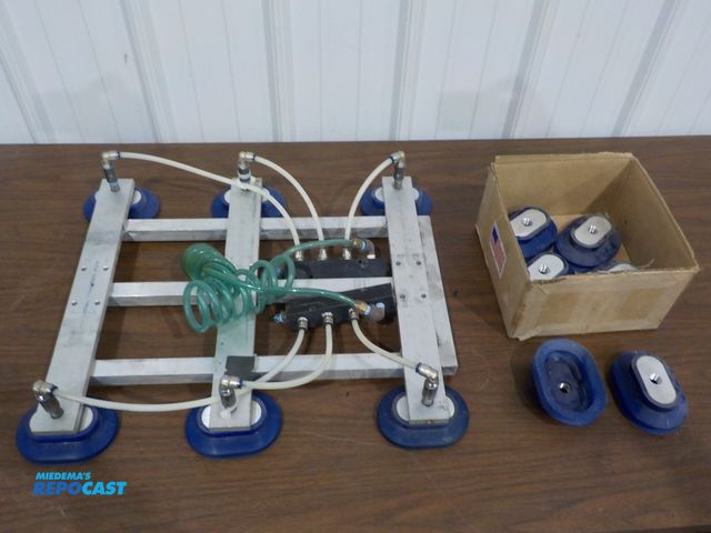Lot 2-37893 - Air suction-cup pick up unit, Aluminum frame, (6) New suction cups