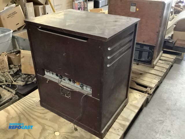 Lot 2-33762 - Wurlitzer tone cabinet rotating speaker model 420