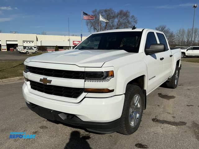 Lot 2-46929 - 2018 Chevrolet Silverado 1500 1500 Custom Crew Cab 4WD Crew Cab Standard Box Pickup Truck 4x4
