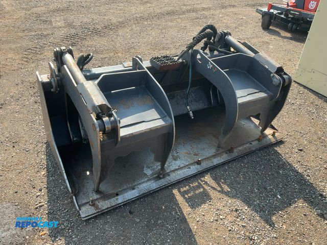 Lot 2-40347 - Used 66" Heavy Duty Grapple Bucket Skid Steer Attachment, Two Hydraulic Grapple Arms, has repair wel...