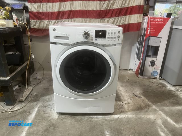 Lot 2-57024 - GE front load Washer STEAM    10 cycles   5 temps    5 spin speed    5 soil levels    stain removal ...