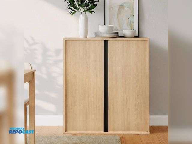 Lot 2-69583 - New unassembled KJWTSB008-OAk Sideboard Buffet Cabinet in the Natural Oak finish