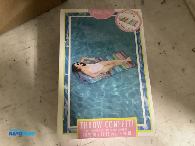 Lot 2-27408 - Lot of (4) party lounge pool inflatables with confetti inside colorful water mat