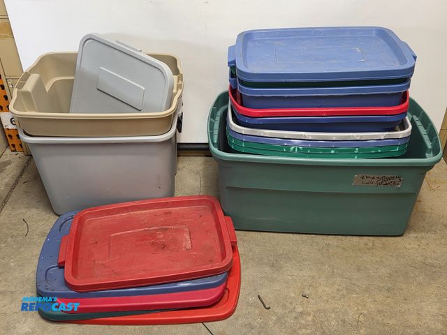 Lot 2-29582 - lot of totes