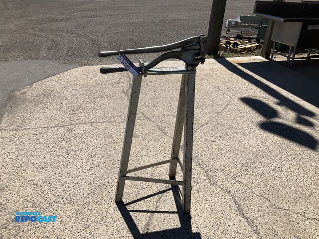 Repocast.com - Lot 2-34025 - Roper Whitney 1/4” to 3/4” hand operated ...