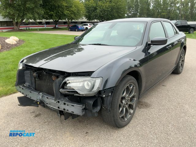 Lot 2-44034 - 2016 Chrysler 300 S Sedan AWD