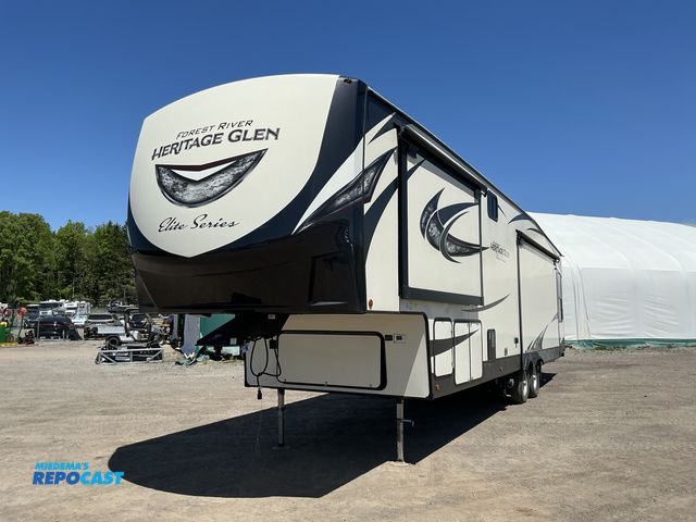 Lot 2-30128 - 2020 Wildwood Heritage Glen Elite series 34RL Camper Travel Trailer