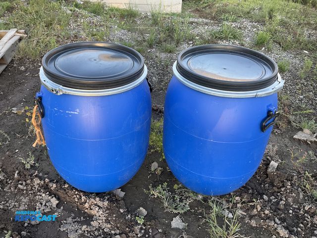 Lot 2-33131 - 2 25 gallon blue plastic barrels with removable lids and locking rings, clean inside