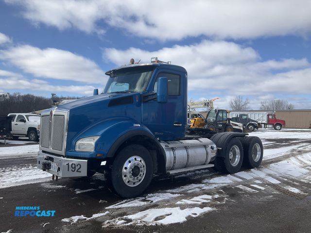 Lot 2-10045 - 2019 Kenworth T880 Heavy Spec Day Cab