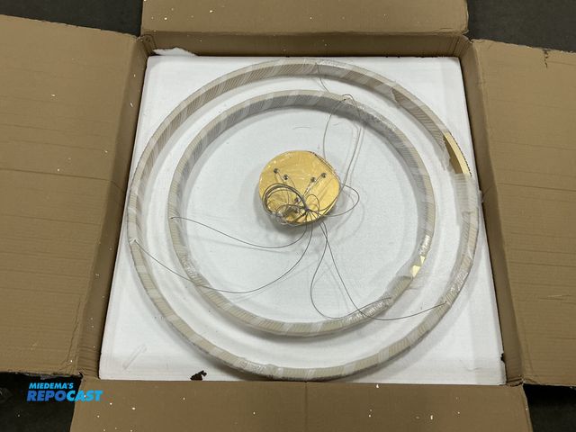Lot 2-61791 - SHENZHENSHI YIYIBUSHE TECHNOLOGY Gold LED 2-ring Pendant light