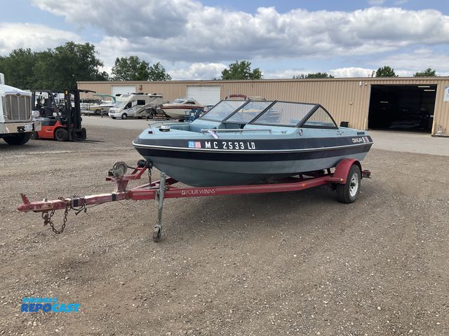 Lot 2-30541 - 1982 CENTURY 1000 Sport LX 16’ 5” Open Bow Boat